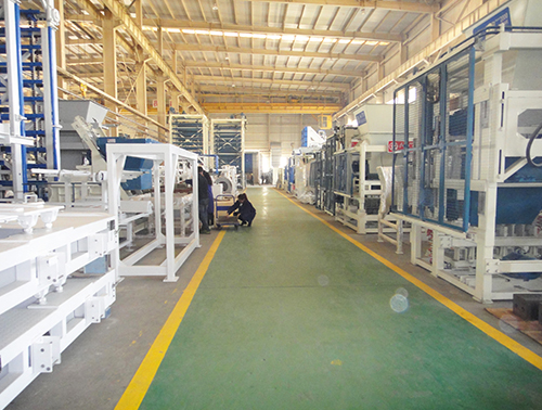 銀馬磚機公司總裝車間 銀馬磚機公司總裝車間